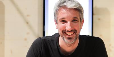 Fransız komedyen, Netanyahu'ya yönelik eleştirileri nedeniyle Fransız radyosundaki işinden oldu